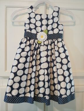 NWOT - Gorgeous Sweet Heart Rose Girls Dress,  Button Back Size 5